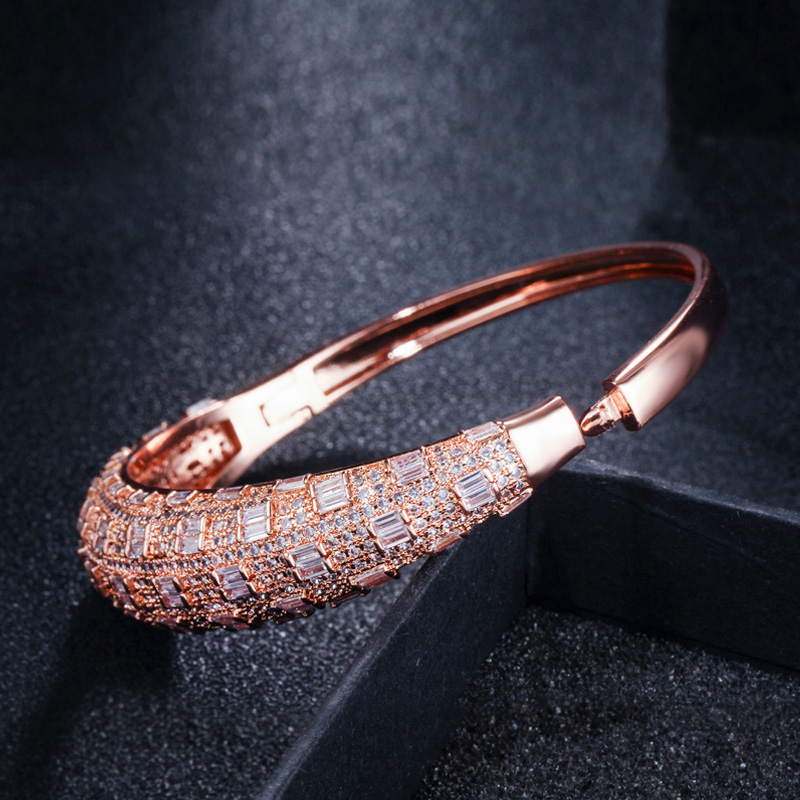 女性のためのゴールドカラーのオープンカフブレスレットとリング - Men'S Accessories Dubai のレビューと価格